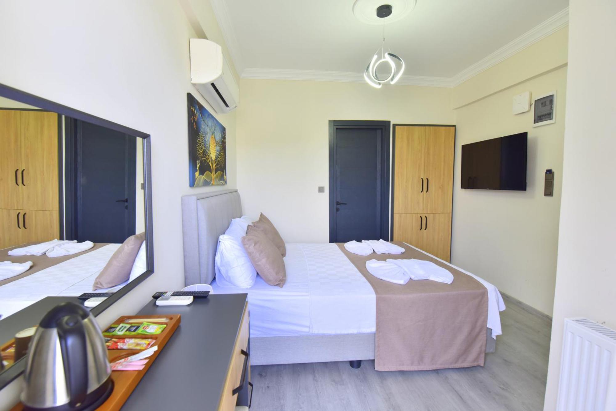 Royalis Boutique Hotel 3*
